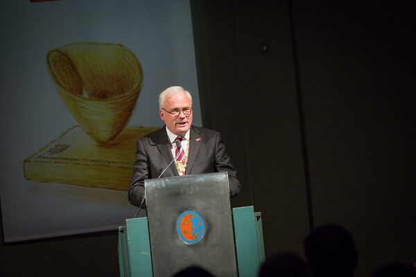 Prof. Dr. Jürgen Hesselbach, Präsident der Technischen Universität Braunschweig, sprach über die Interdisziplinarität des Forschungsfeldes der Alternswissenschaft. (Wird bei Klick vergrößert)