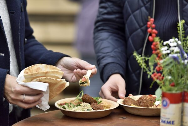 Die Falafel mit Mumme-Chutney fanden hohen Zuspruch bei den Besucherinnen und Besuchern der Nibelungen-Schlemmer-Meile. (Wird bei Klick vergrößert)