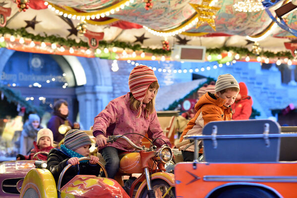 Auch neben dem kostenlosen Kinderprogramm mit Weihnachtswerkstatt und Puppentheater gab es für die kleinen Gäste viel zu entdecken. (Wird bei Klick vergrößert)