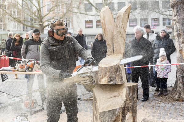 Die winterkunstzeit bringt abwechslungsreiche Livekunst in den öffentlichen Raum. (Wird bei Klick vergrößert)