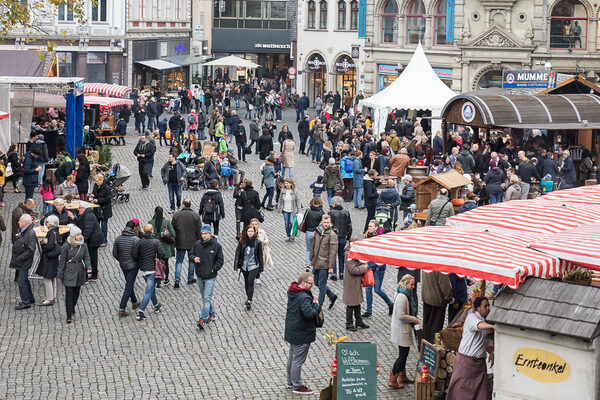 Auf der Bühne am Kohlmarkt sorgte Radio Okerwelle für stimmungsvolle Musik. (Wird bei Klick vergrößert)