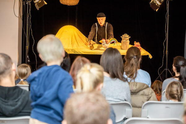 Kostenloses Kindertheater zum Mitfiebern und Lachen: Die spannenden und lustigen Stücke von Theater Fadenschein und Figurentheater Miriam Paul lockten samstags in das Braunschweigische Landesmuseum. (Wird bei Klick vergrößert)