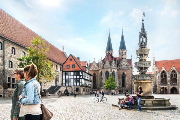 Der Altstadtmarkt besteht bereits seit über 800 Jahren und ist eines der Ziele der Themenführung „Braunschweig – Hansestadt an der Oker“. (Wird bei Klick vergrößert)