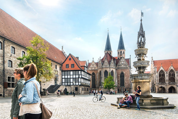 Auf der REISEN HAMBURG können sich Besucherinnen und Besucher über Sehenswürdigkeiten, kulturelle Veranstaltungen und abwechslungsreiche Freizeitmöglichkeiten der Löwenstadt informieren. (Wird bei Klick vergrößert)