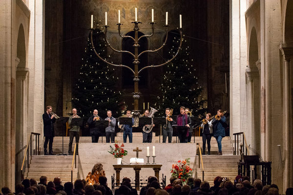 Festliche Klänge ertönen in der Weihnachtszeit im Dom St. Blasii und vor dem Braunschweigischen Landesmuseum und laden zum Innehalten ein. (Wird bei Klick vergrößert)