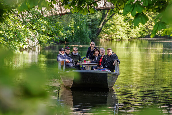 Die Autorinnen und Autoren von „Mord auf der Oker“ freuen sich mit dem Veranstalter auf die Saison 2019: (v. l. n. r.) Thomas Ostwald, Armin Rütters, Katrin Rohde, Claudia Galaske, Ulrike Neumann (beide Stadtmarketing) und Klaus Nührig. Es fehlen Hardy Crueger und Jörg Borgerding. (Wird bei Klick vergrößert)