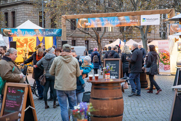 Von süß bis herzhaft: Braunschweiger Gastronomen zeigten auf der Nibelungen-Schlemmer-Meile die vielfältigen Einsatzmöglichkeiten der malzigen Mumme. (Wird bei Klick vergrößert)