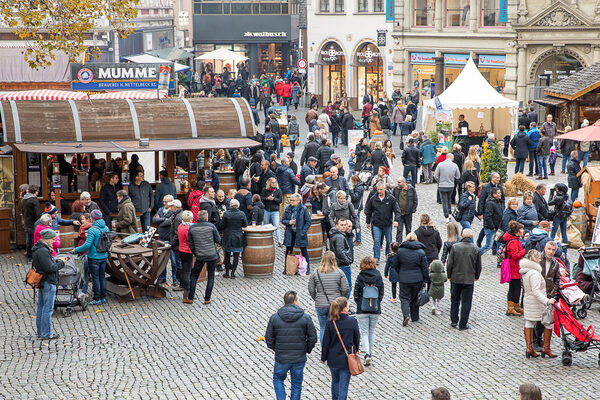 Gut besucht: Zehntausende Besucherinnen und Besucher nutzten die Gelegenheit, um zu schlemmen und zu genießen. (Wird bei Klick vergrößert)