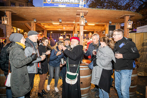 Geschichte macht Spaß: Wissenswertes zur Hansezeit und zur Braunschweiger Mumme gab es vom Braumeister bei einer Mumme-Führung mit anschließender Verkostung. (Wird bei Klick vergrößert)