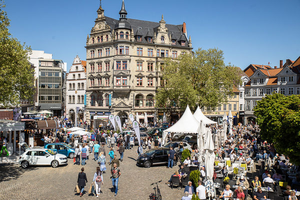 Der modeautofrühling am 6. und 7. April lockt die Besucherinnen und Besucher in die Braunschweiger Innenstadt. (Wird bei Klick vergrößert)