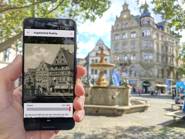 Mit dem Augmented-Reality-Szenario „Früher/Heute“ in der App „Entdecke Braunschweig“ können Nutzerinnen und Nutzer Sehenswürdigkeiten, Orte und Bauten in ihrem historischen Gewand wie das Sternhaus am Kohlmarkt betrachten. (Wird bei Klick vergrößert)