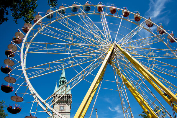 Das stadtsommervergnügen wird verlängert und bietet noch bis zum 20. September Fahrspaß, Spiele und Leckereien in der Braunschweiger Innenstadt. (Wird bei Klick vergrößert)