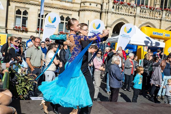 Beim Marktplatz der Vereine auf dem Kohlmarkt stellen sich am 25. und 26. September unter anderem die Braunschweiger Tanzvereine mit verschiedenen Tanzstilen vor. (Wird bei Klick vergrößert)