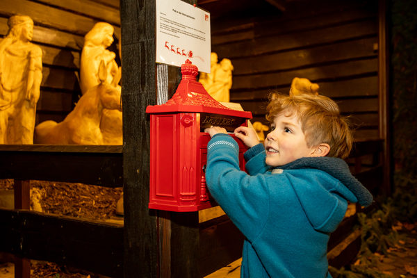 72 Wunschzettel gelangten in diesem Jahr über den roten Briefkasten zum Weihnachtsmann nach Himmelsthür.