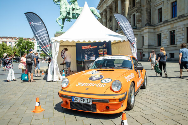 Schnell und schön: Historischer und aktueller Motorsport stand bei der Motorsportarena Oschersleben im Fokus. (Wird bei Klick vergrößert)