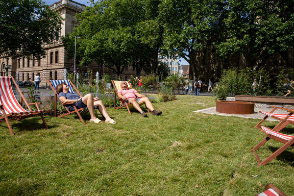 Mit rund 120 Quadratmetern lädt der Stadtgarten auf dem Platz der Deutschen Einheit zur Entspannung und Unterhaltung im Grünen ein. (Wird bei Klick vergrößert)