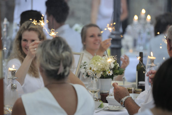 Beim Dinner in White kommen am 28. August über 1.500 Gäste zu einem besonderen Abendessen in der Braunschweiger Innenstadt zusammen. (Wird bei Klick vergrößert)