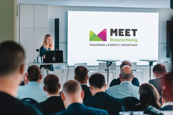 Attraktive Veranstaltungslocations, ein reiches Angebot an Übernachtungsmöglichkeiten und abwechslungsreiche Erlebnisse für ein Rahmenprogramm: Mit neuem Konzept und starkem Partnernetzwerk startet unter dem Dach „MEET Braunschweig“ die Angebotsentwicklung und Vermarktung vom MICE-Standort Braunschweig. (Wird bei Klick vergrößert)