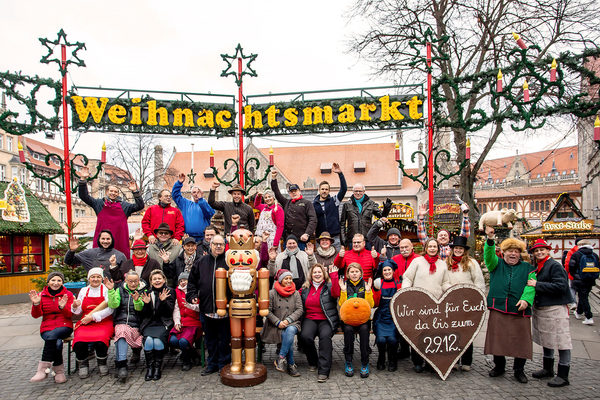 Am 24. und 25. Dezember herrscht Marktruhe auf dem Braunschweiger Weihnachtsmarkt. Die Schaustellerinnen und Schausteller wünschen frohe Weihnachten. (Wird bei Klick vergrößert)