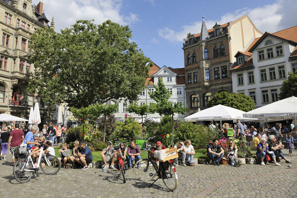 „Dein Sommer – Deine Innenstadt“: Mit verschiedenen Aktionen trägt das Stadtmarketing zu einem ereignisreichen Sommer in der Braunschweiger Innenstadt bei, den Start macht ein Stadtgarten am 17. Juli auf dem Platz der Deutschen Einheit, wie es ihn zuletzt 2017 auf dem Kohlmarkt gab. (Wird bei Klick vergrößert)