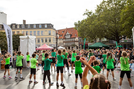 Bühne frei für die Sportvereine Braunschweigs auf dem Kohlmarkt: Beim Marktplatz der Vereine begeisterte unter anderem die Braunschweiger Dance Company e. V. während des trendsporterlebnis.