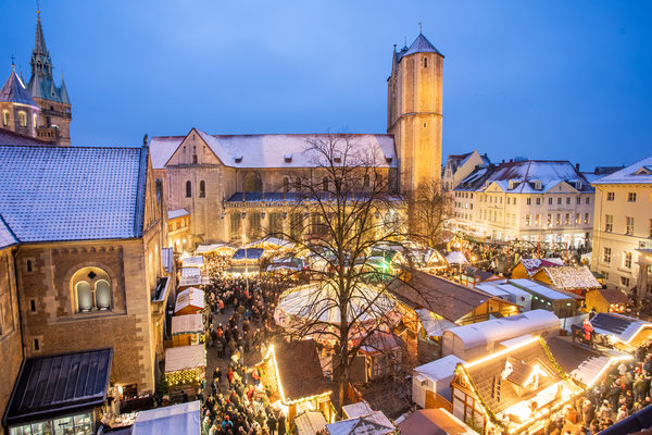 Abschluss nach 29 erfolgreichen Markttagen: Der Weihnachtsmarkt schließt heute um 20:00 Uhr seine Pforten. (Wird bei Klick vergrößert)
