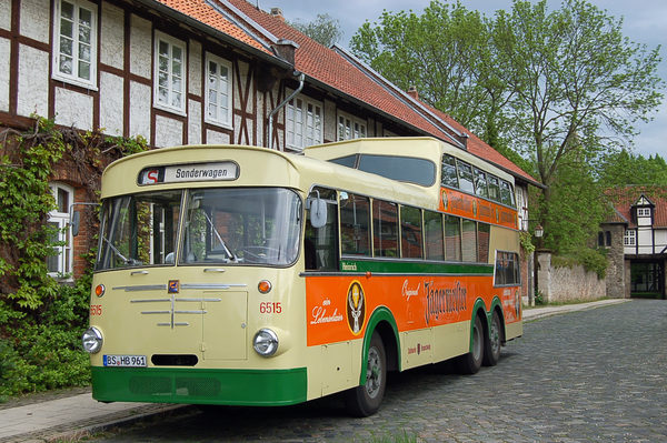 Jeden ersten und dritten Samstag im Monat können Einheimische und Gäste eine Stadtrundfahrt im knapp 60 Jahre alten Büssing-Bus unternehmen. (Wird bei Klick vergrößert)