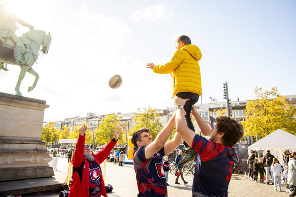 … und am Stand der Rugby Welfen auf dem Schlossplatz. (Wird bei Klick vergrößert)