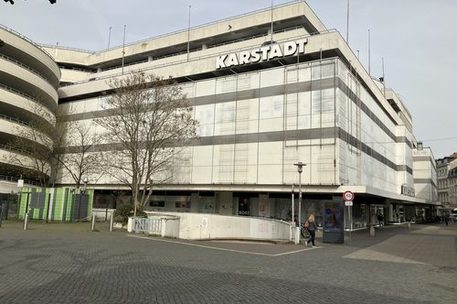 Das Karstadt-Gebäude in der Schuhstraße.