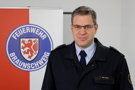 Das Bild zeigt Braunschweigs Feuerwehrchef Torge Malchau