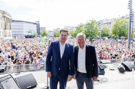 Das Bild zeigt Oberbürgermeister Dr. Thorsten Kornblum und Ministerpräsident Stephan Weil.