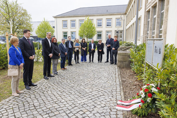 Kranzniederlegung (Wird bei Klick vergrößert)