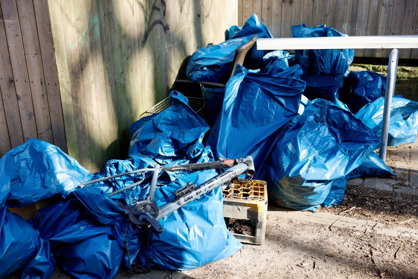 Der gesammelte Müll der Grund- und Hauptschule Pestalozzistraße. (Wird bei Klick vergrößert)