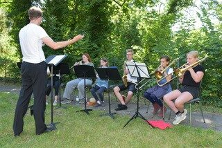 Das Konzert der Junior Bläser im Freien (Wird bei Klick vergrößert)