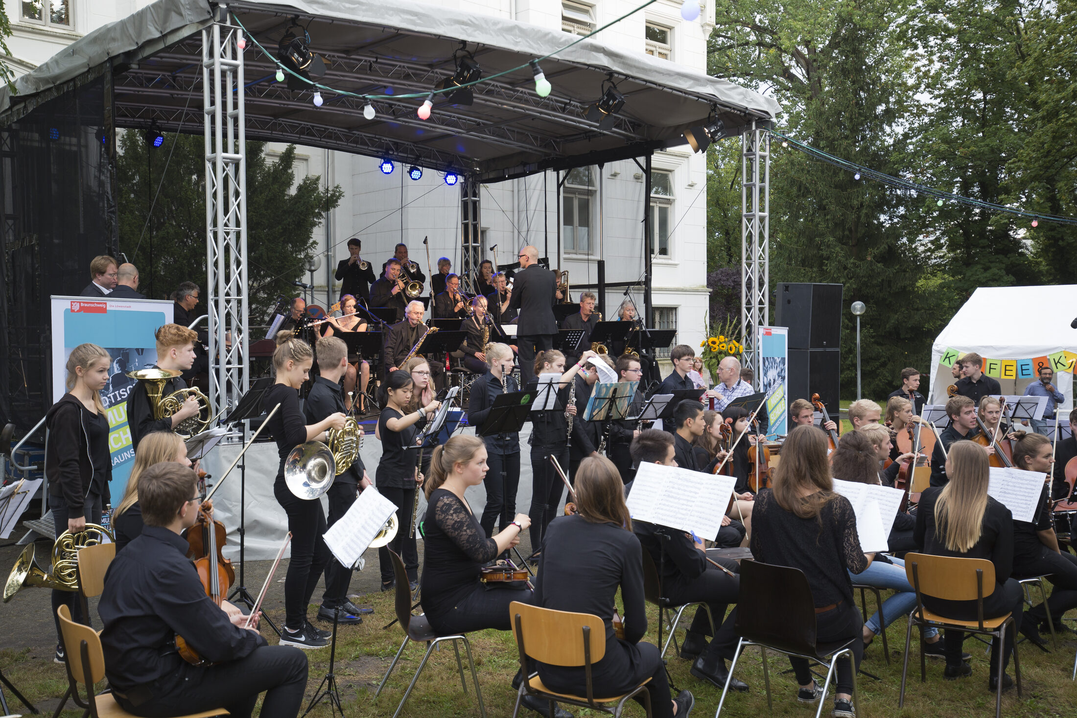 Big Band & Jugend-Sinfonie-Orchester (Wird bei Klick vergrößert)