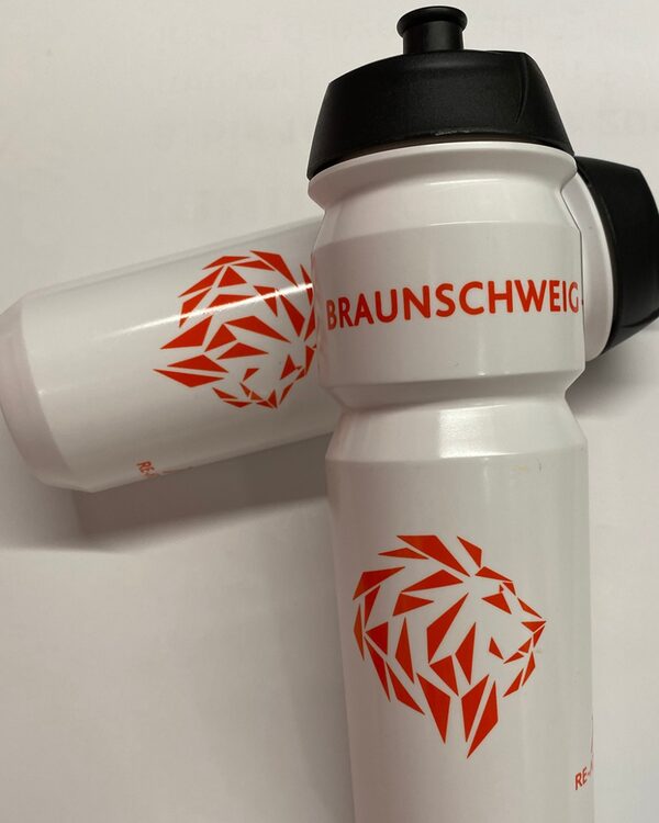 Sportsouvenirs in der Touristinfo (Wird bei Klick vergrößert)