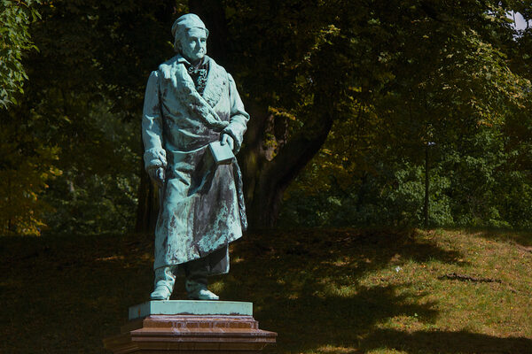 Gauß-Statue (Wird bei Klick vergrößert)