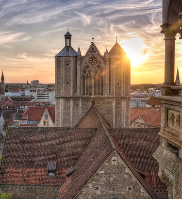 Blick vom Rathausturm auf den Dom St. Blasii