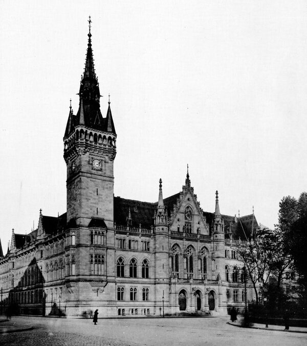 Rathaus vor 1944 (Wird bei Klick vergrößert)