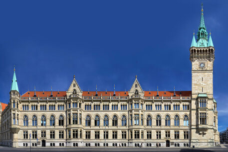 Rathaus-Altbau Seitenansicht