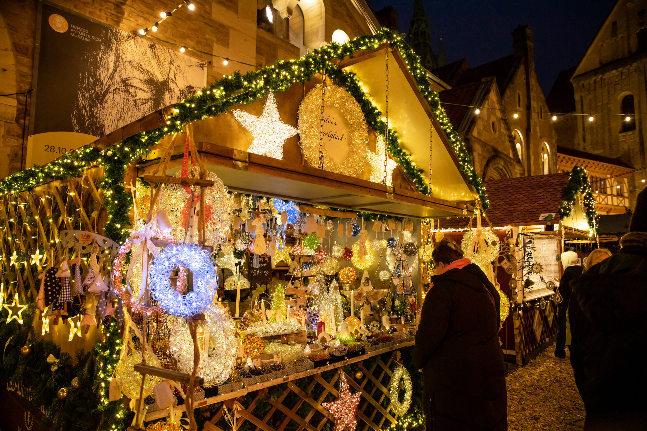 Christmas market booth (Zoom on click)