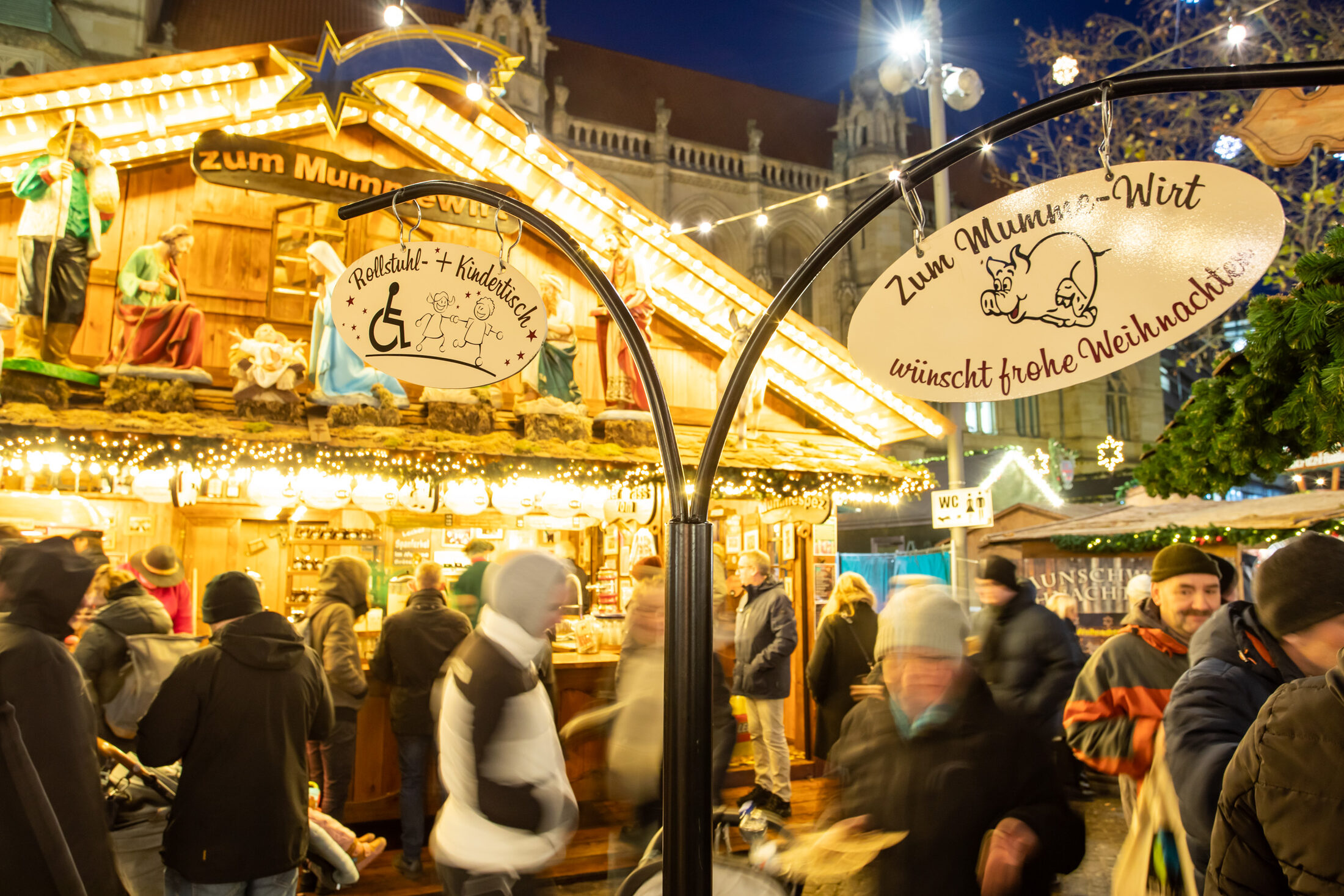 Christmas market booth with „Mumme“ (Zoom on click)