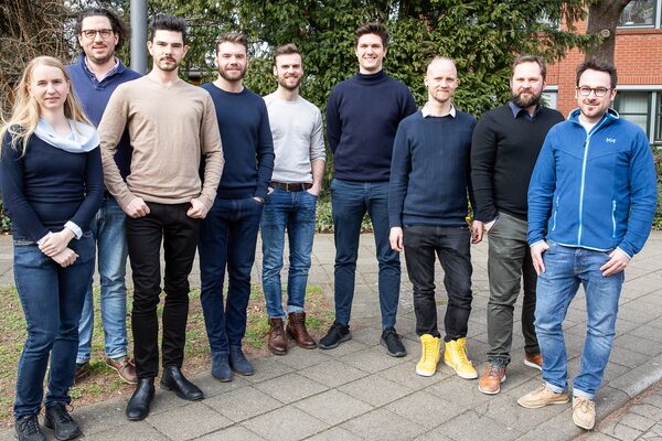 Beim Kick-Off zur 3. Betreuungsrunde im MO.IN lernten sich die Gründerteams kennen: (v. l. n. r.) Anja Pasemann und Moritz Birkelbach (MO.IN Start-up-Zentrum), Jordan Mitropolitsky und Paul Zwänger (Woze Optics), Marvin Rau und Michael Szpitalny (E-Moped), Arved Bünning (Amberskin), Henrik Borgwardt und Arne Stahl (COPRO Technology GmbH). Es fehlen Justus Söllner und Richard Bloch (Petrolhearts) sowie Michelle Grüne (Amberskin). (Wird bei Klick vergrößert)