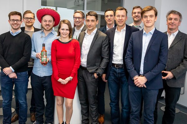 1.	Wollen im neuen Accelerator für Wachstum und Innovation erfolgreich zusammenarbeiten: v.l.n.r. Julian Glaab (AIPARK GmbH), Alexander Zajelski (Braunschweig Zukunft GmbH), Oliver Kern (Papa Fuego GmbH), Nicole Both (AL-Elektronik Distribution GmbH), Gerold Leppa (Braunschweig Zukunft GmbH), Florian Bernschneider (Arbeitgeberverband Region Braunschweig e. V.), Sven Streiff (Streiff & Helmold GmbH), Dirk Bode (fme AG), Alexander Rohr (Lilian Labs GmbH), Max Brandt (Papa Fuego GmbH) und Stephan Dieke (Robert Bosch Elektronik GmbH) (Wird bei Klick vergrößert)