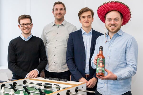 2.	V.l.n.r.: Die Gründer Julian Glaab (AIPARK GmbH), Alexander Rohr (Lilian Labs GmbH), Max Brandt und Oliver Kern (beide Papa Fuego GmbH) wollen mit ihren Start-ups den Durchbruch am Markt schaffen. (Wird bei Klick vergrößert)