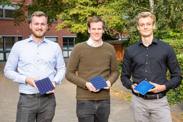 Das Start-up Solar Materials will mit seiner Geschäftsidee im MO.IN durchstarten: (v. l.) Conrad Winnecken, Jan Bargel und Fridolin Franke. (Wird bei Klick vergrößert)