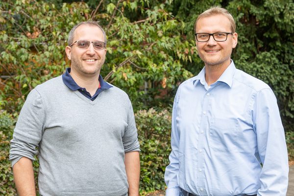 Axel Rörig (l.) und Lars Kohlenberg bringen mit ihrem Start-up nextGen-X die Energiewende nach Hause. (Wird bei Klick vergrößert)