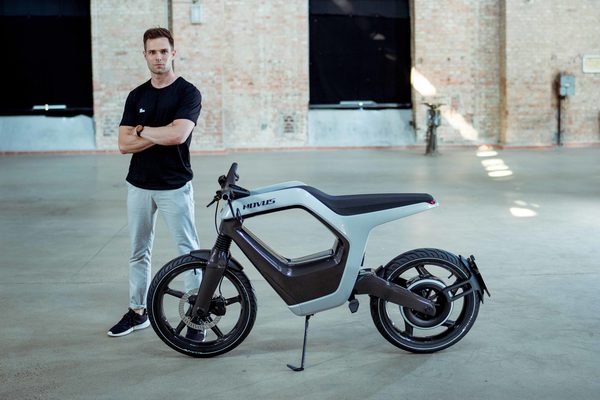 René Renger hat mit seiner NOVUS GmbH ein futuristisches Elektromotorrad entwickelt. (Wird bei Klick vergrößert)
