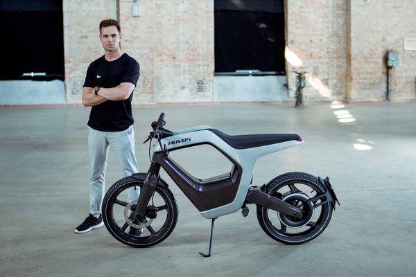 René Renger hat mit seiner NOVUS GmbH ein futuristisches Elektromotorrad entwickelt. (Wird bei Klick vergrößert)