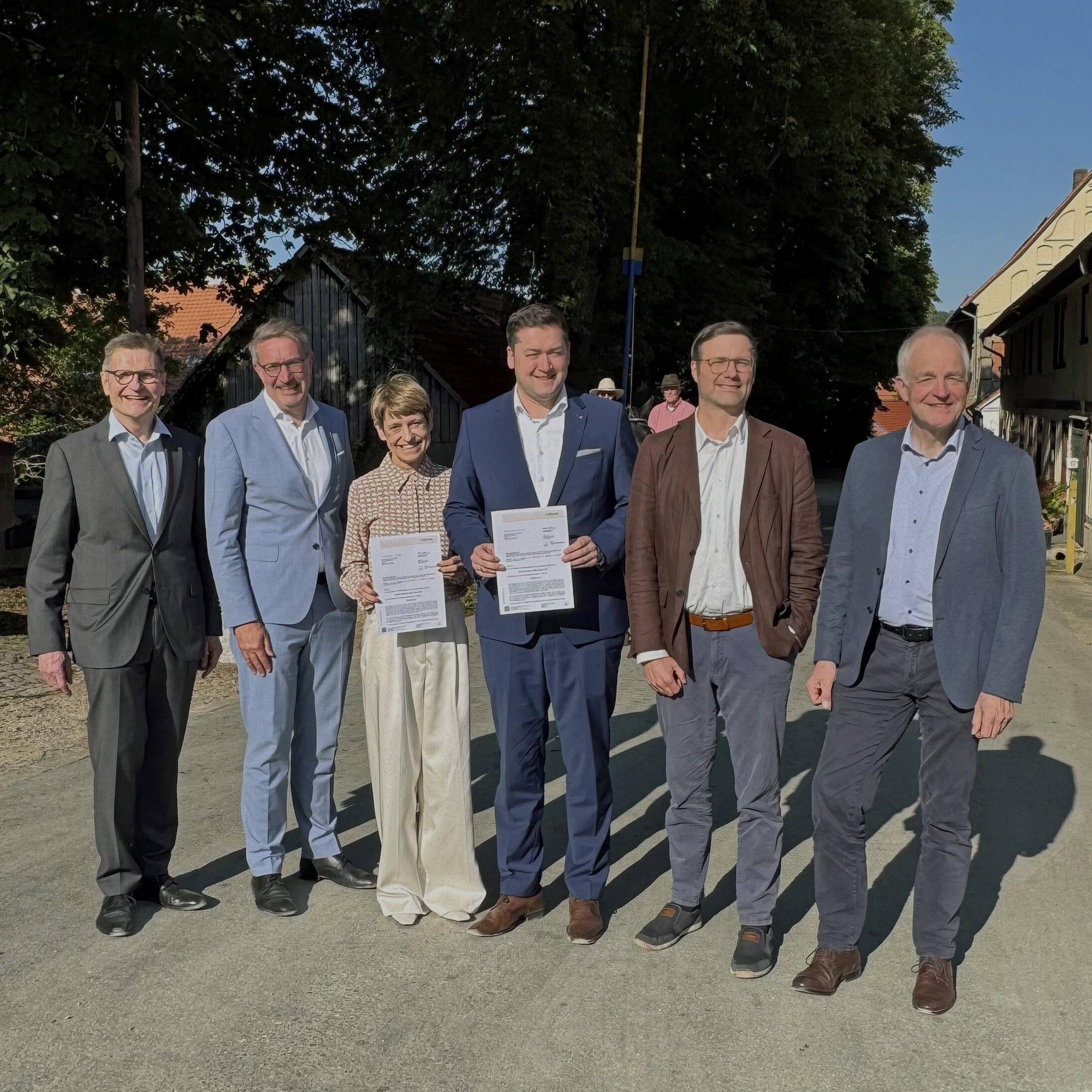 Foto mit Stadt Braunschweig, Braunschweig Zukunft, PTB und TU Braunschweig zur Förderzusage für den HTI 2.0 (Wird bei Klick vergrößert)